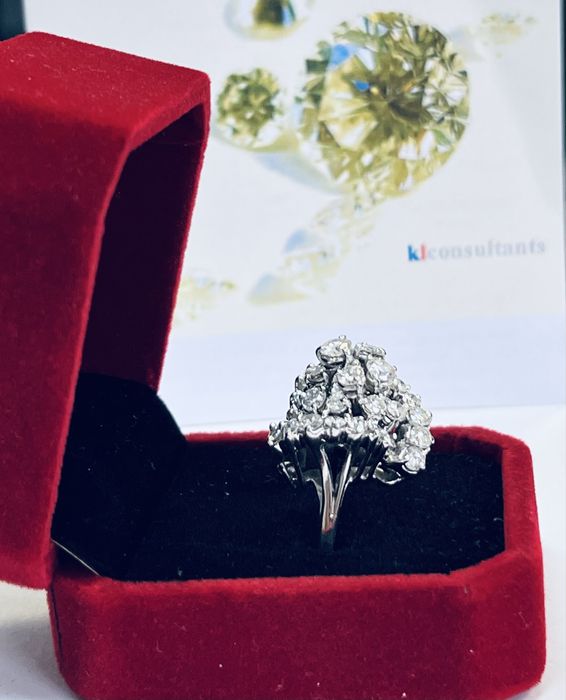 Дамски пръстен бяло злато и диаманти