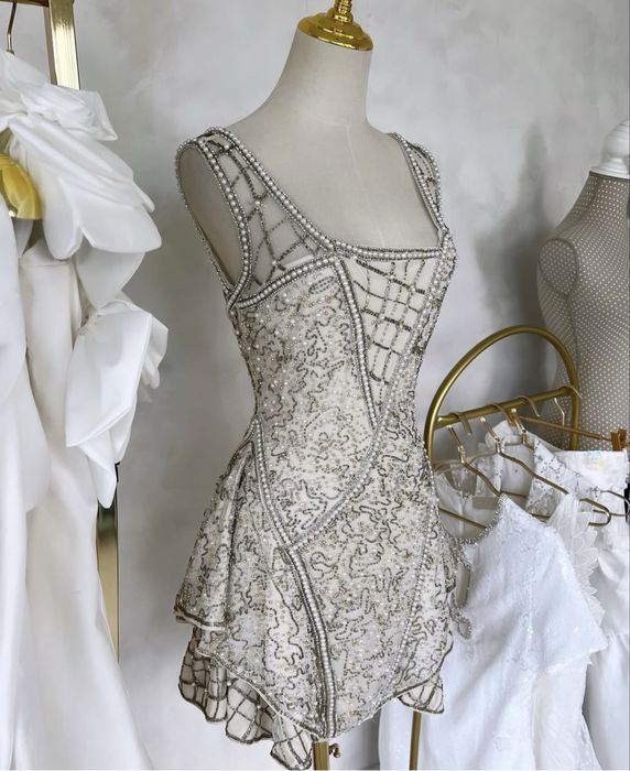 Rochie superba Asos Edition, accesorizata cu perle si pietricele