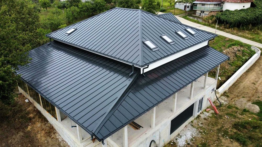 Montaj Acoperisuri / Reparatii acoperisuri / Dulgherie / Mansardari / Montaj Tigla Metalica / Montaj tigla ceramica / Sisteme Pluviale.