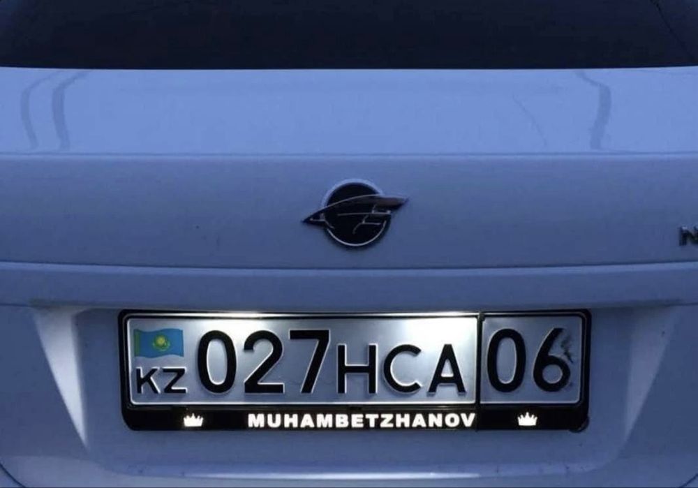 Именной под номерник лед