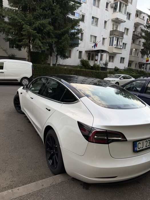 TESLA Model 3 2020 — imagine 3
