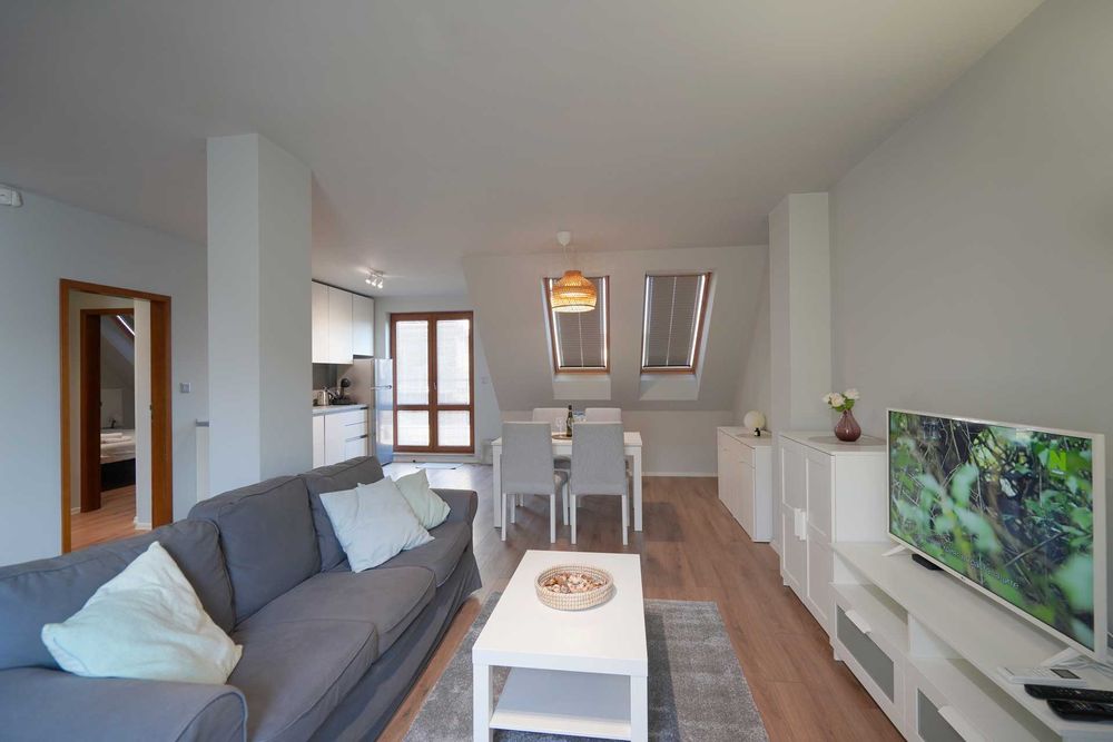 Дава се под наем Тристаен апартамент в Варна, Зимно кино Тракия - 134 кв.м за 999 € - Снимка #3