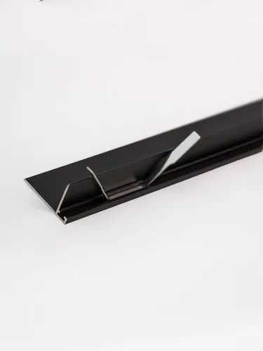 Микроплинтус для пола чёрный