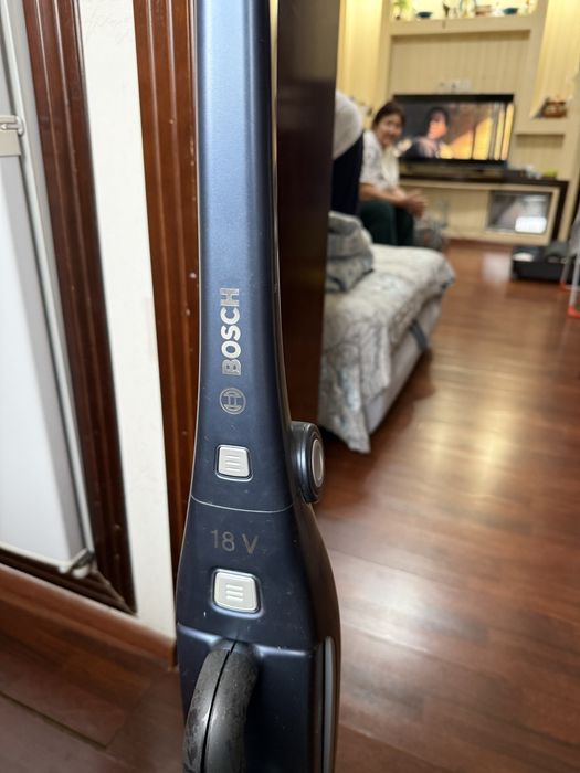 Вертикальный пылесос BOSH, в нерабочем состоянии!