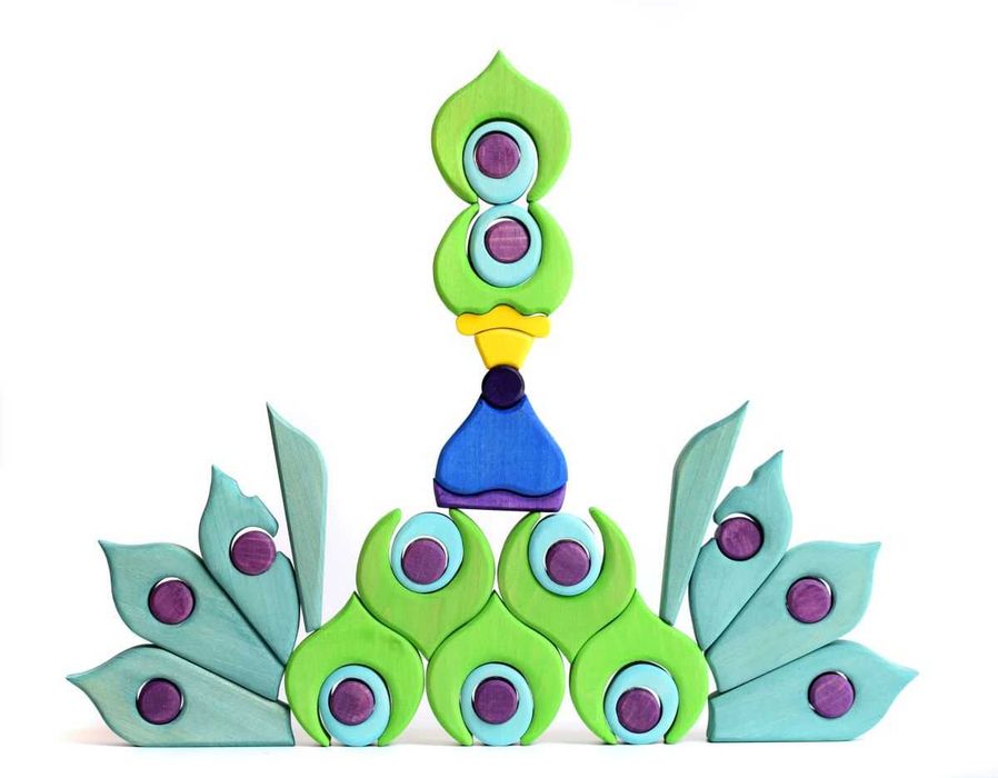 Puzzle-ul Paun din lemn