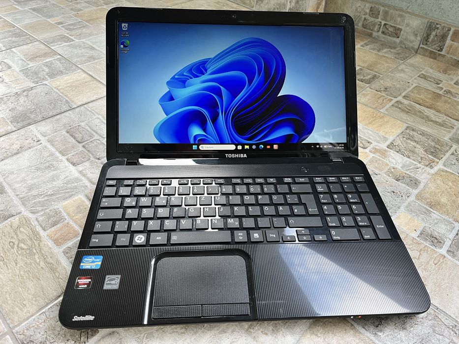 Laptop Toshiba SATELLITE  L850 cu procesor i7 3610QM, 8 gb RAM