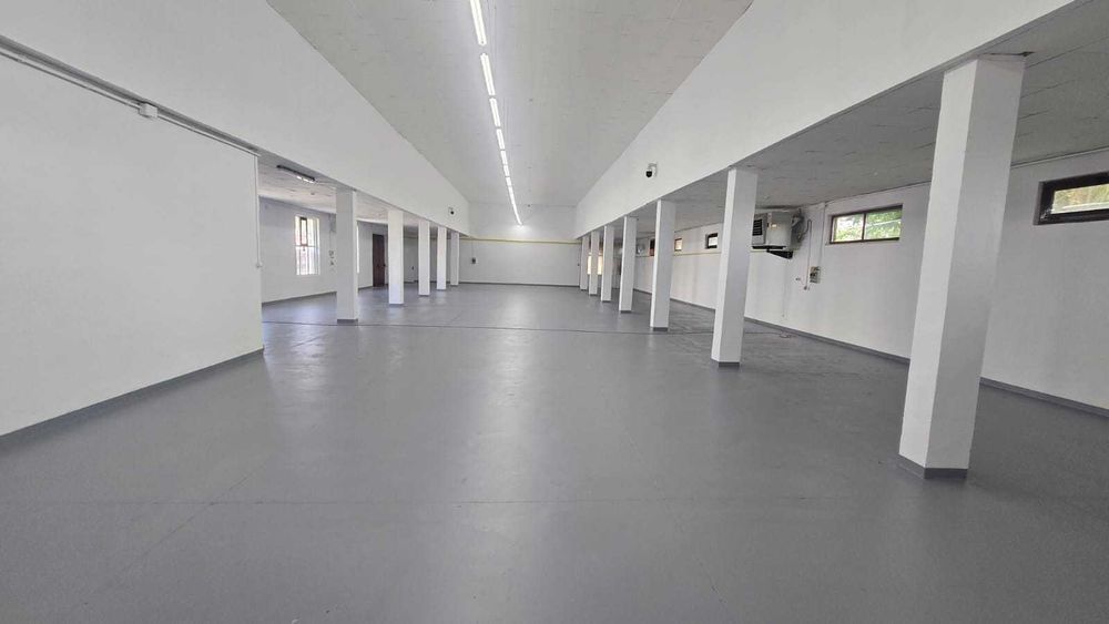 Hala depozitare500 si birouri 1000m2 pentru inchirere/vanzare RomanE85