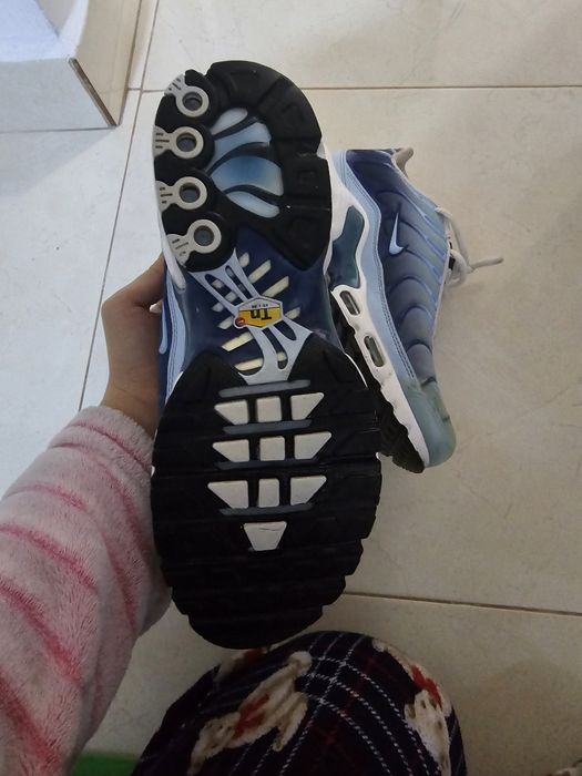 Adidasi nike air max plus