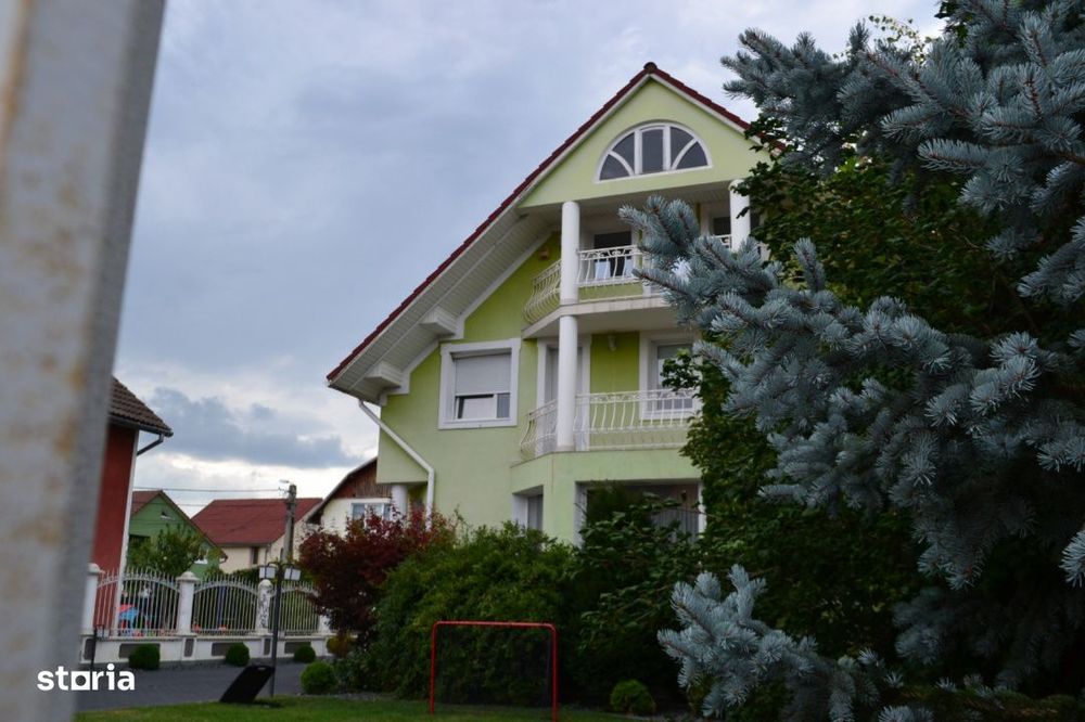 Casa/vila 400 mp-teren 900mp-piscina-Unirea- Vasile Petri, comision 0