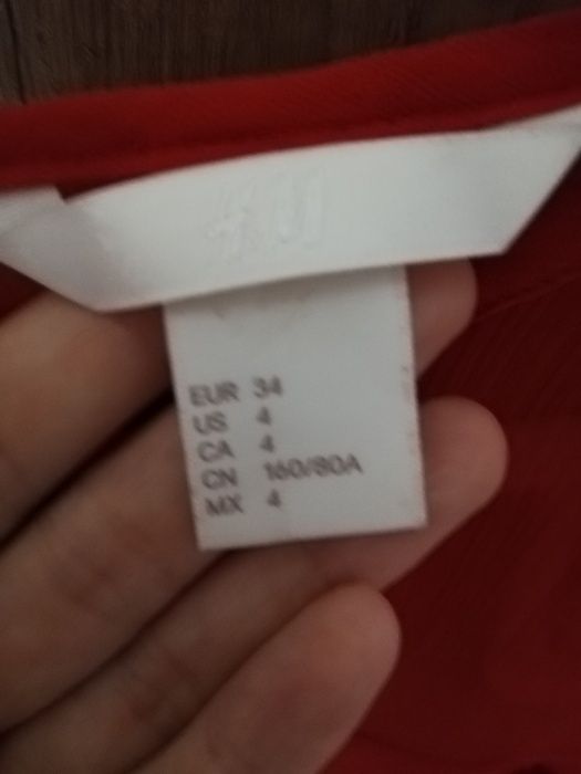 Дамска блузка с отворено рамо