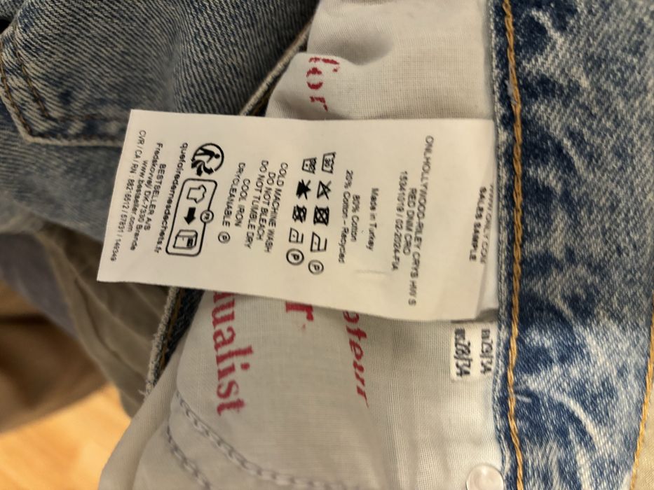 Дънки с камъни       40 размер