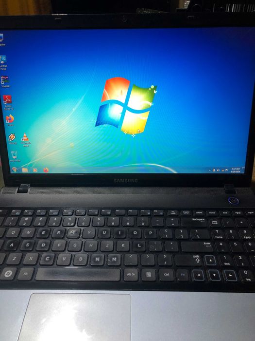 Samsung NP300E5C ( i3 )