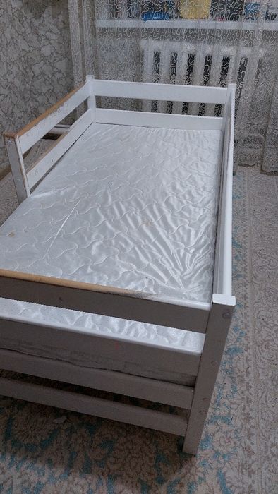 Продам кровать 160/80 +матрас