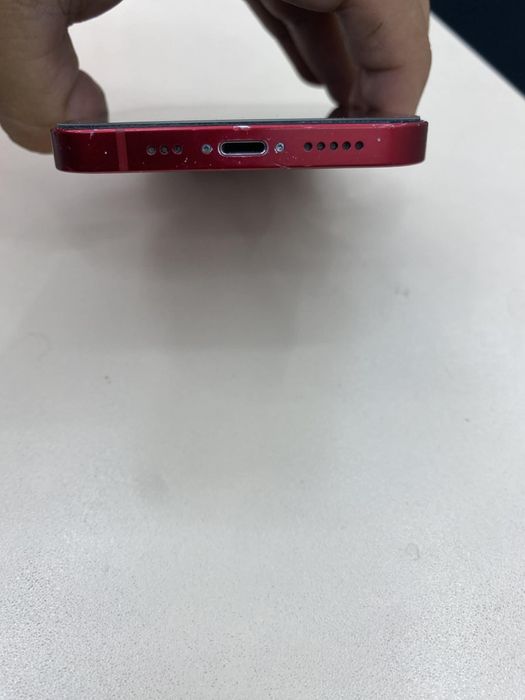 Iphone 13 red fara defecte