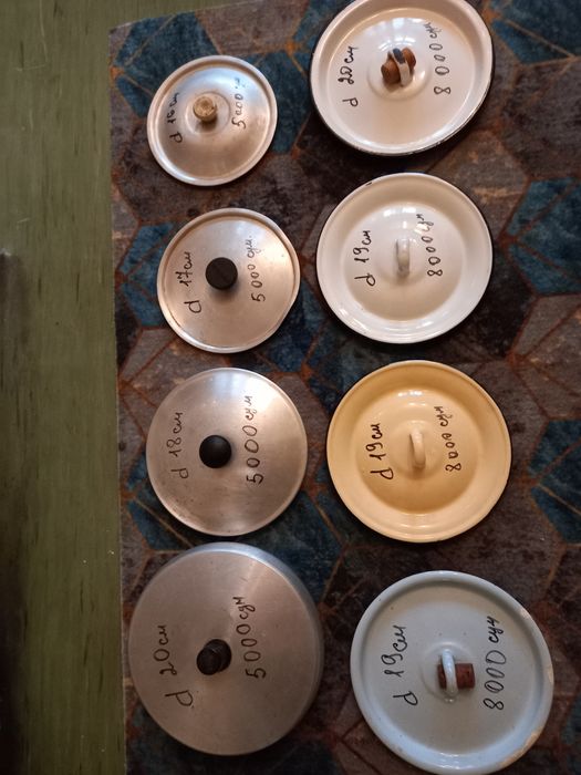 Салатницы, солонки хрустальные и крышки