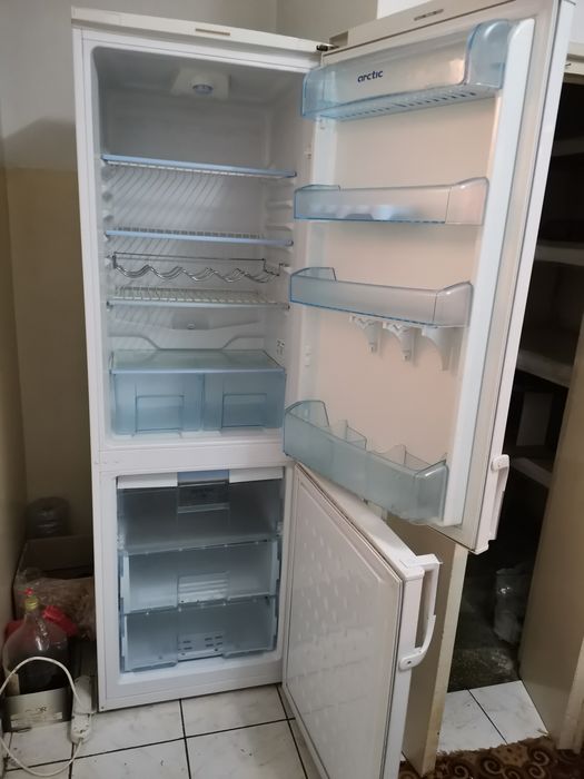 Frigider Arctic cu congelator