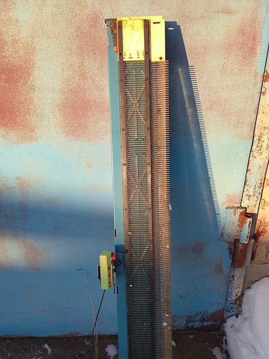 Продам вязальную машинку