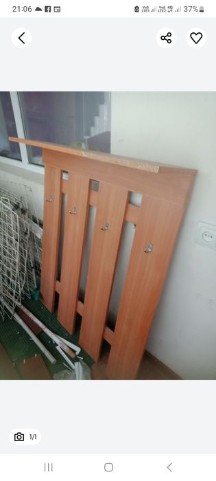 Продаётся вешалка бу в хорошем состоянии за 4тысяч тенге в районе зубе