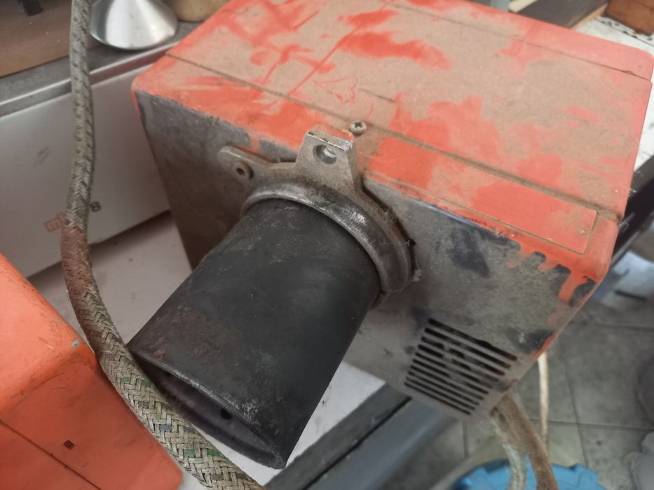 Балираща преса . Горелки . Помпи . Газов котел . Резервоар за газ