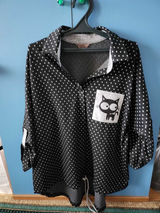 Теплая блузка с кошкой в отличном состоянии