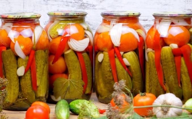 Маринованные огурцы помидоры
