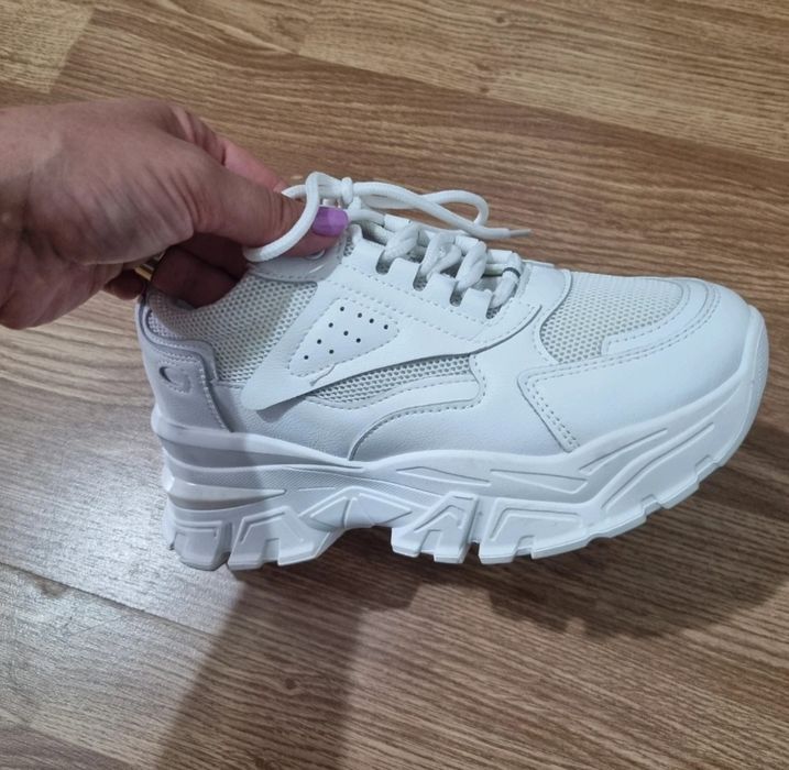 Adidași piele pentru femei