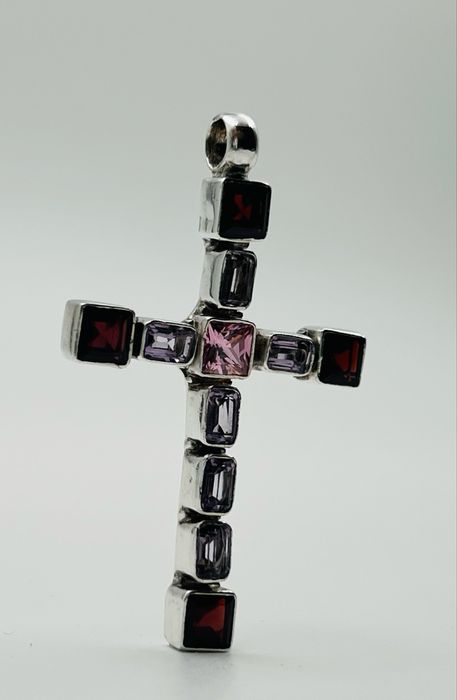 Сребърен кръст с полускъпоценни камъни