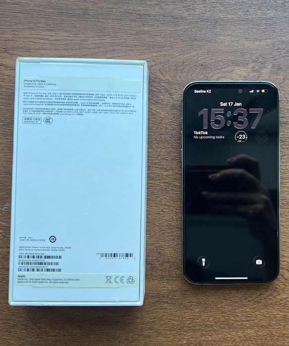 Продаю iPhone 14 Pro Max в фиолетовом свете