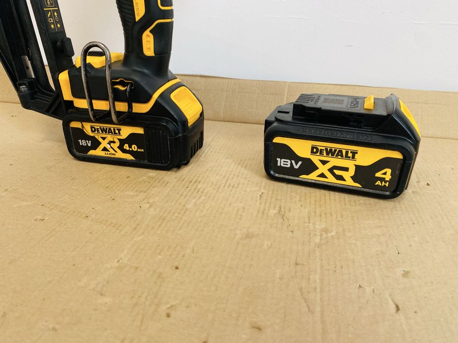 Pistol cuie Dewalt DCN660