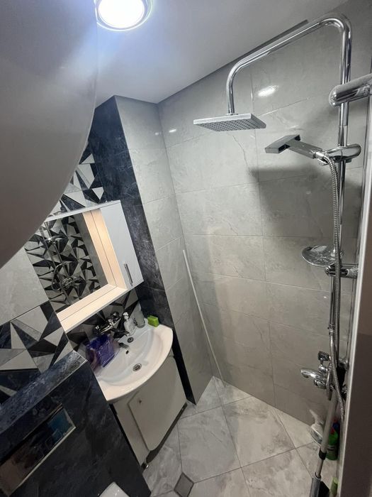 Продава се Тристаен апартамент в Бургас, Възраждане - 85 кв.м за 2295 €/кв.м - Снимка #1