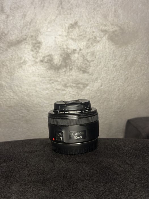 Canon 600D + obiectiv 50 mm + obiectiv mare cadou.