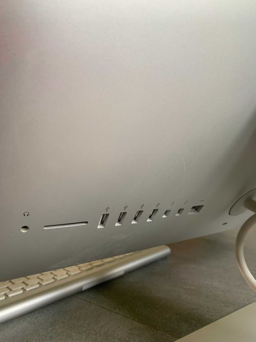 Apple iMac 21.5" Mid 2014, SSD 500GB, 8GB RAM, с клавиатура и мишка