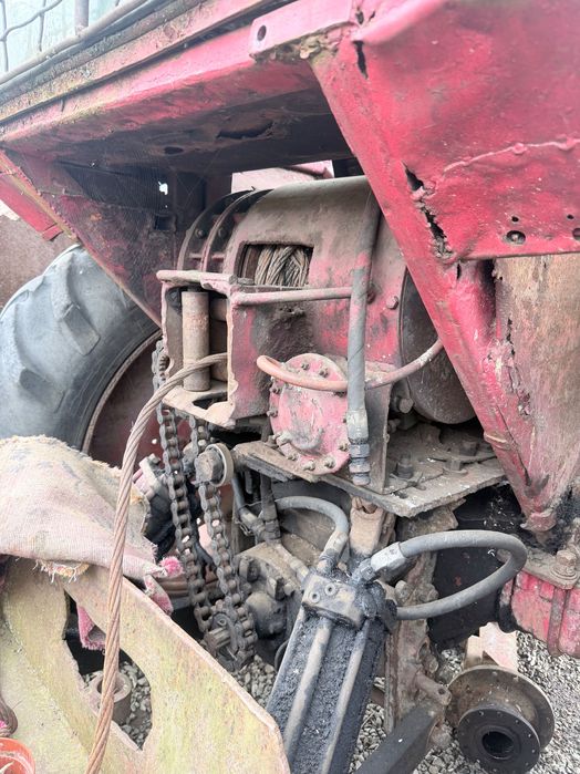 Tractor echipat de padure + remorcă
