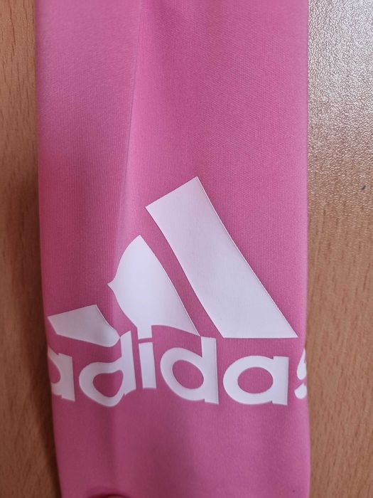 Продавам чисто нов оригинален дамски клин  Adidas originals Aeroready