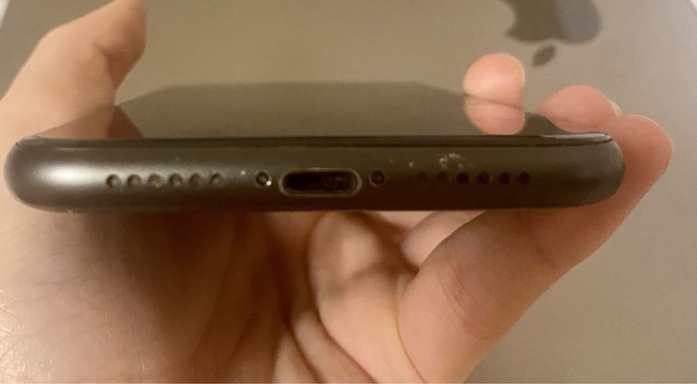 iPhone 11 черен цвят 64 MG