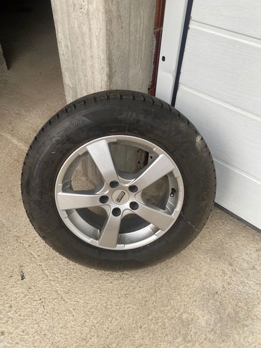 Алуминиеви джанти с гуми