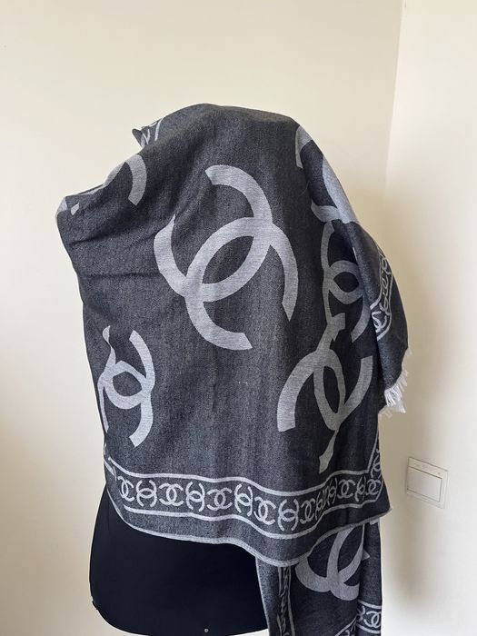 Eșarfa (șal) Chanel , impecabil , cașmir și mătase