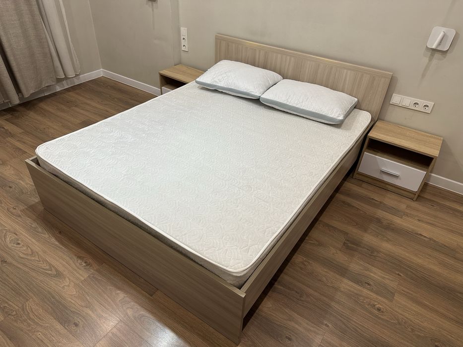 Двуспальная кровать