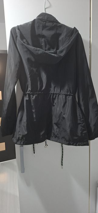 Geaca anti-vant neagra