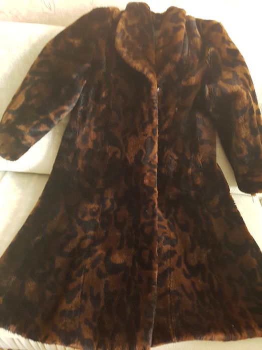 Шубы цигейковые 2 шт