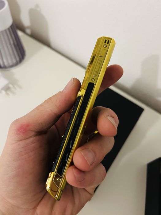 Vertu Crocodile