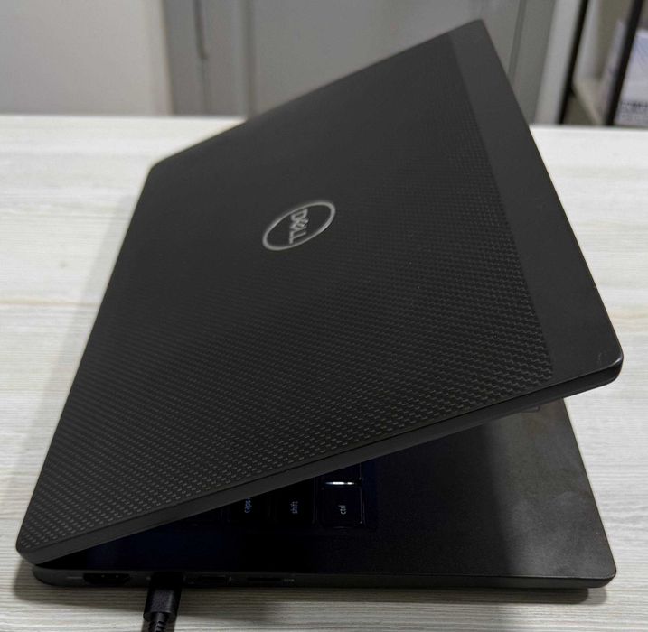 Dell latitude  14” FullHD ips Core i7-10610U 16GB/256GB UHD graphics