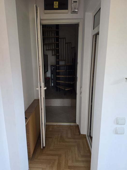 Apartament spațios, luminos, compus din 4 camere, situat in vila, et. 2, 110 mp, supraveghere video
