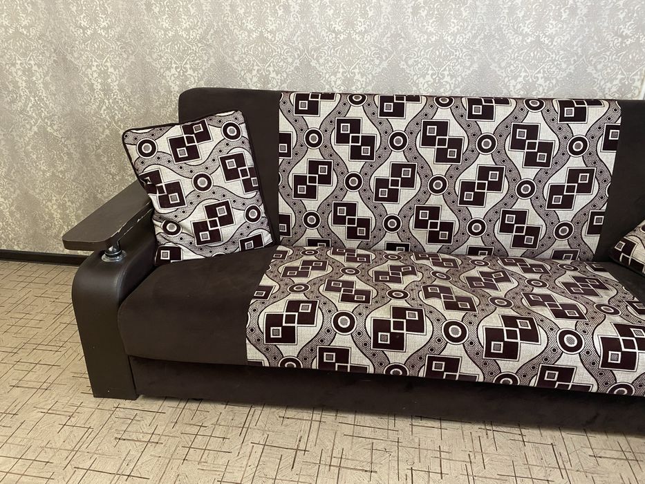 Продам диван в хорошем состоянии