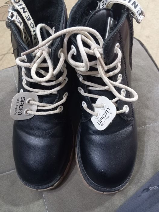 Продаются детские ботинки