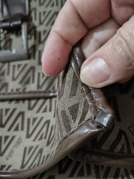 Vand servieta italiana, textil rezistent, noua, fara urme de uzura.ur