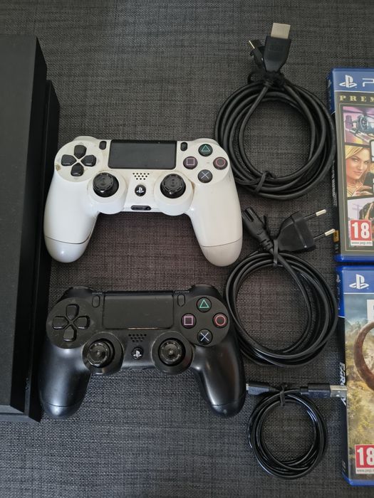 PS4 player edition + 2 controllere + 4 jocuri originale – pachet complet