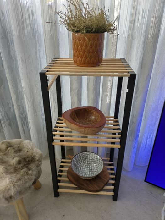 красива етажерка на 3 нива за дома или офиса.