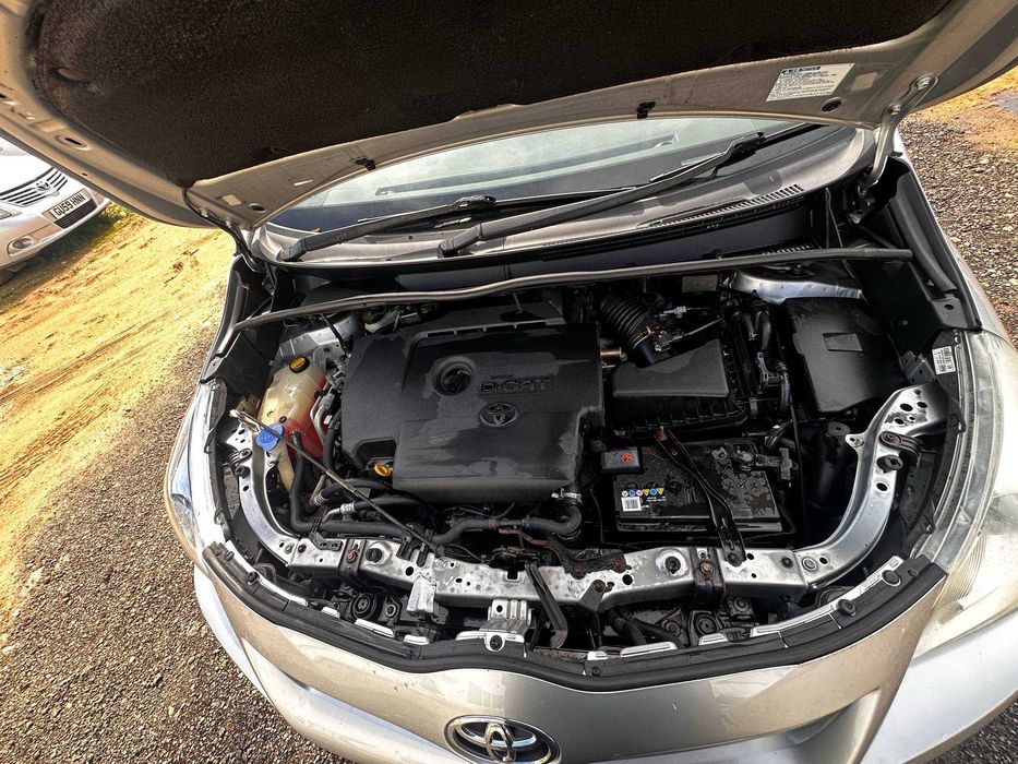 На части  Toyota Verso 2.2 D-CAT 150 кс автоматик Start/Stop 2009–2011