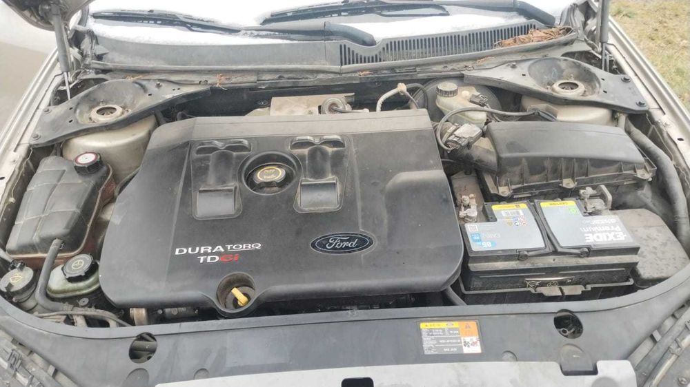 Vand Ford Mondeo din 2005 intreg sau pentru dezmembrat